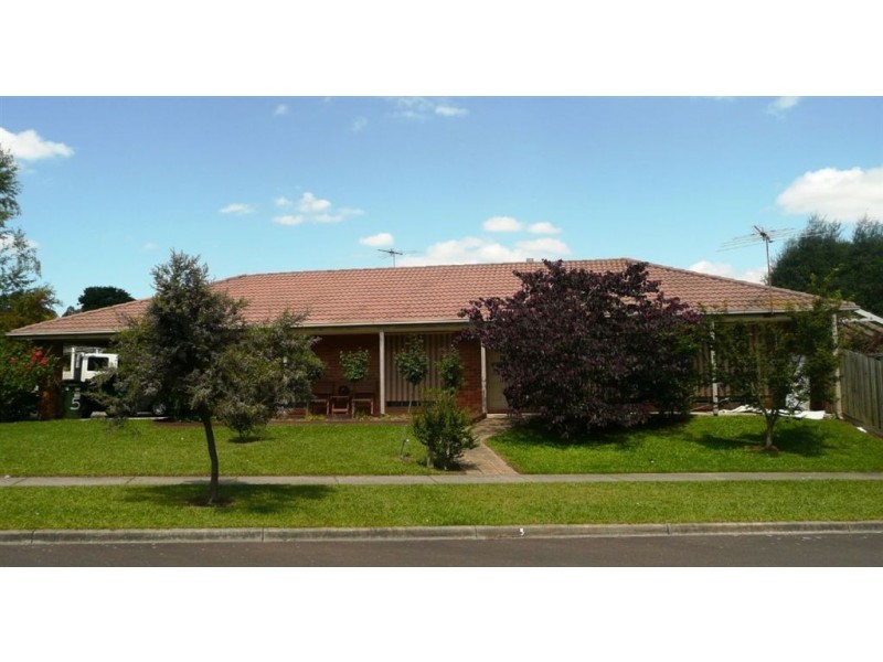 5 Adam Court, Drouin VIC 3818