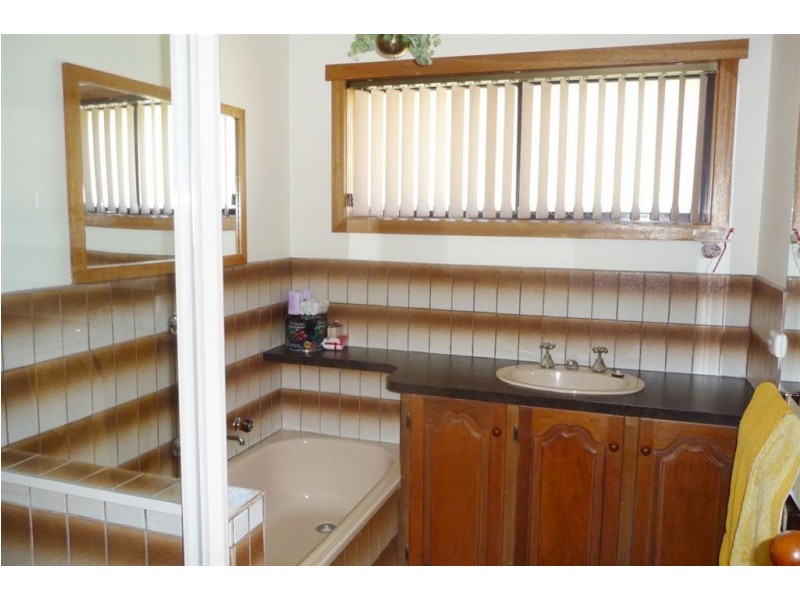 54 Longwarry Road, Drouin VIC 3818