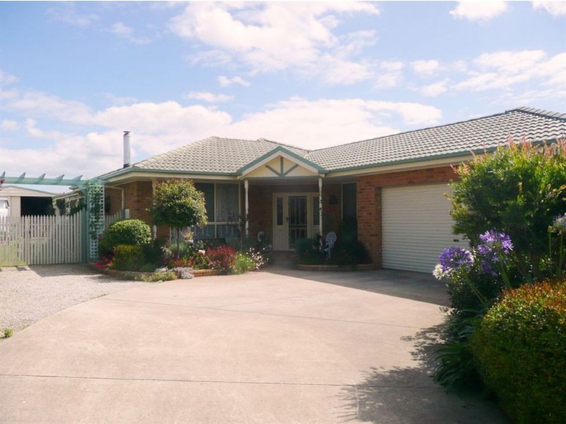 20 Outlook Drive, Drouin VIC 3818