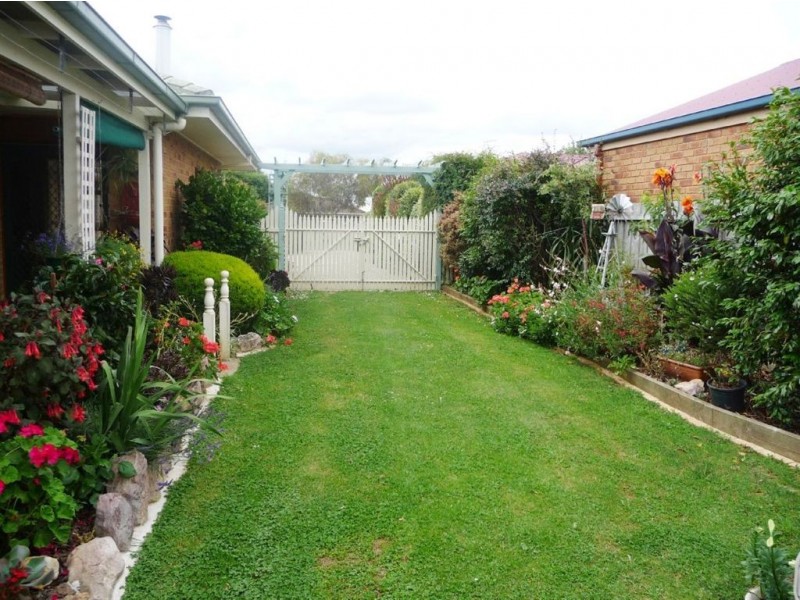 20 Outlook Drive, Drouin VIC 3818