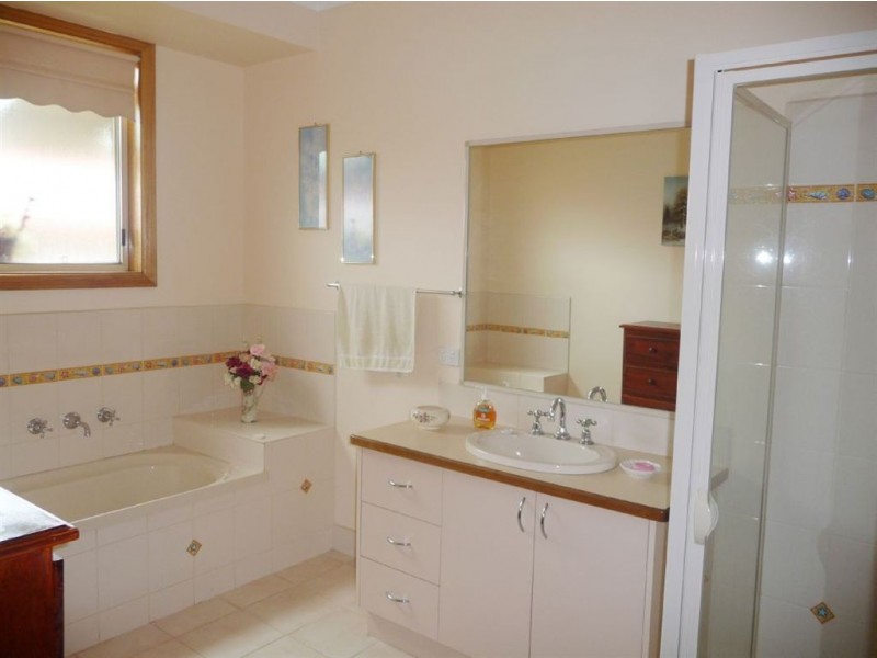 20 Outlook Drive, Drouin VIC 3818