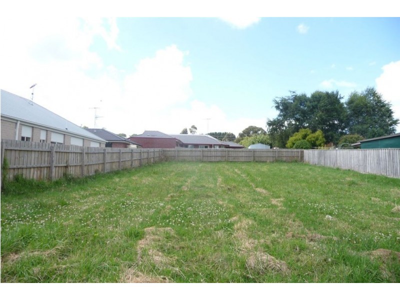 9 Holland Street, Drouin VIC 3818