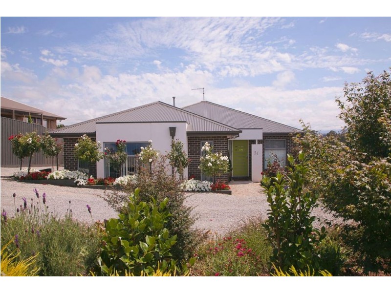 21 Jackson Drive, Drouin VIC 3818
