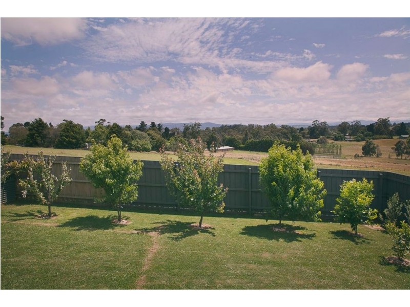 21 Jackson Drive, Drouin VIC 3818