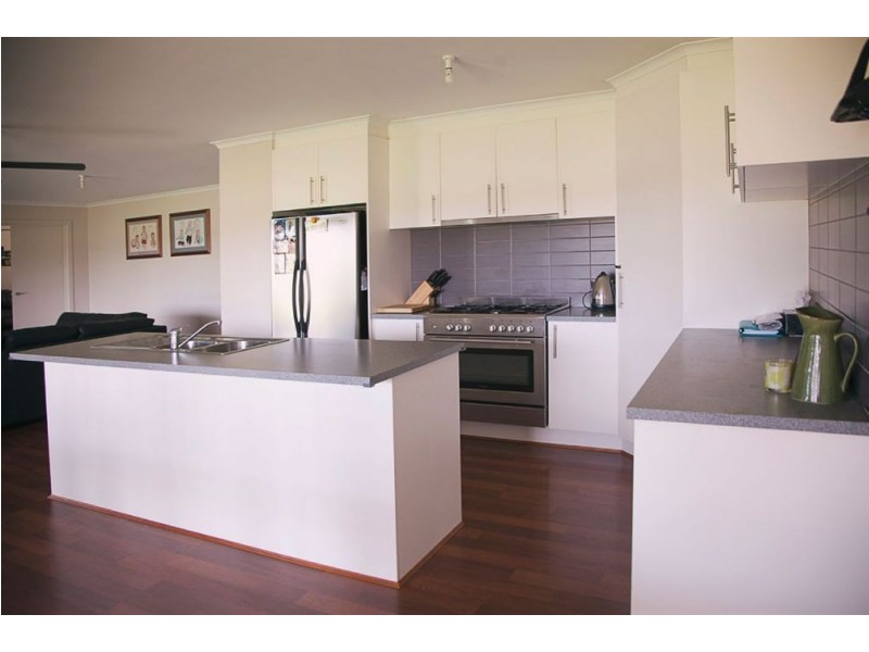 75 Shillinglaw Road, Drouin VIC 3818