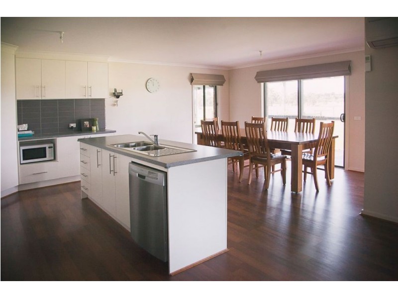 75 Shillinglaw Road, Drouin VIC 3818