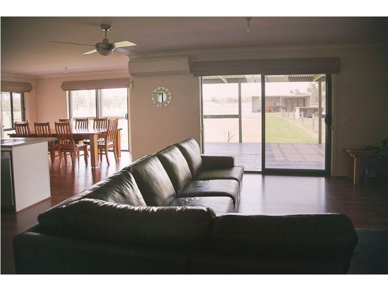 75 Shillinglaw Road, Drouin VIC 3818