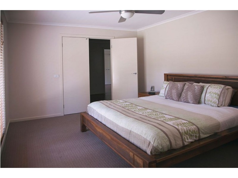 75 Shillinglaw Road, Drouin VIC 3818