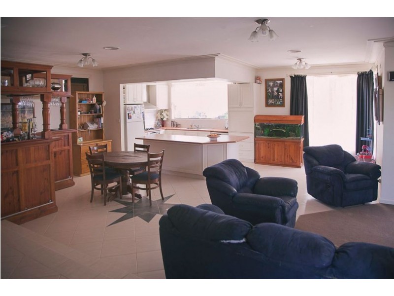 50 Lardner Road, Drouin VIC 3818