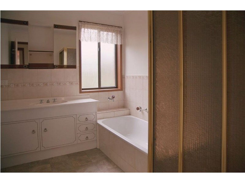 6 Pearson Street, Drouin VIC 3818