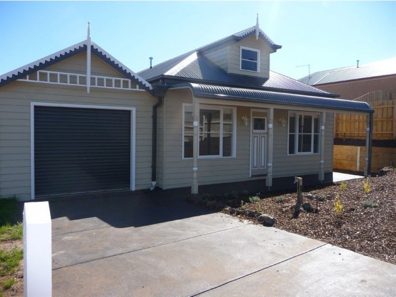 18 Shae Crescent, Drouin VIC 3818