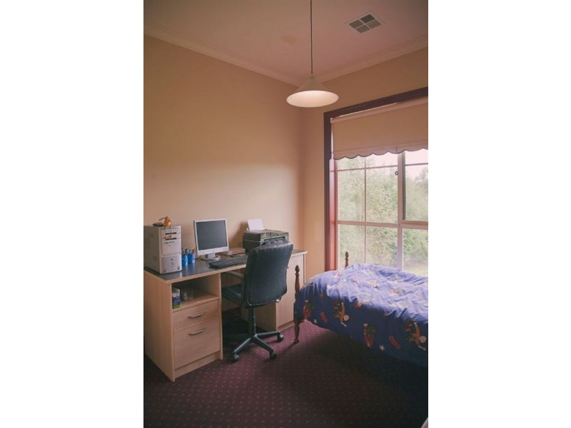 13 Millennium Court, Drouin VIC 3818