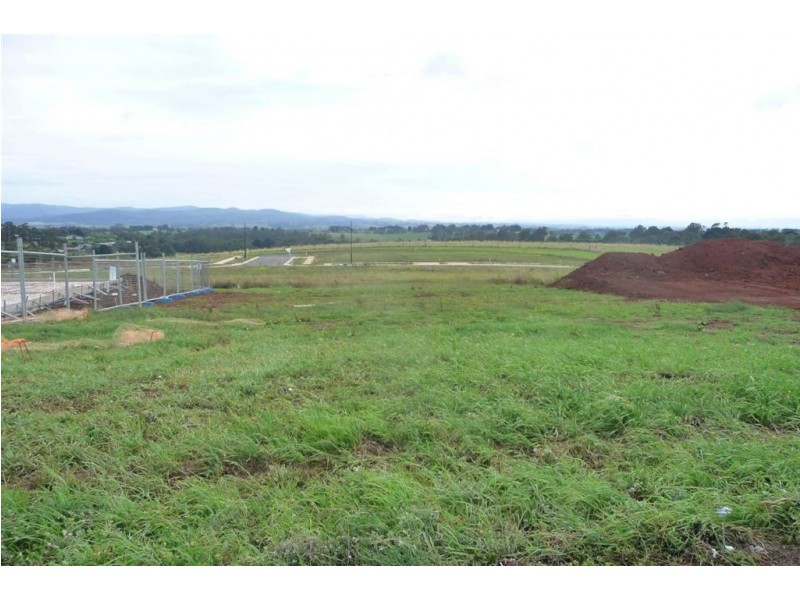 Lot 1823 Bexley Boulevard, Drouin VIC 3818