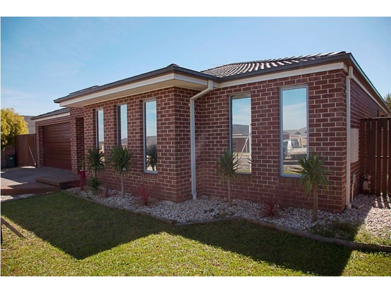 37 Davey Drive, Drouin VIC 3818