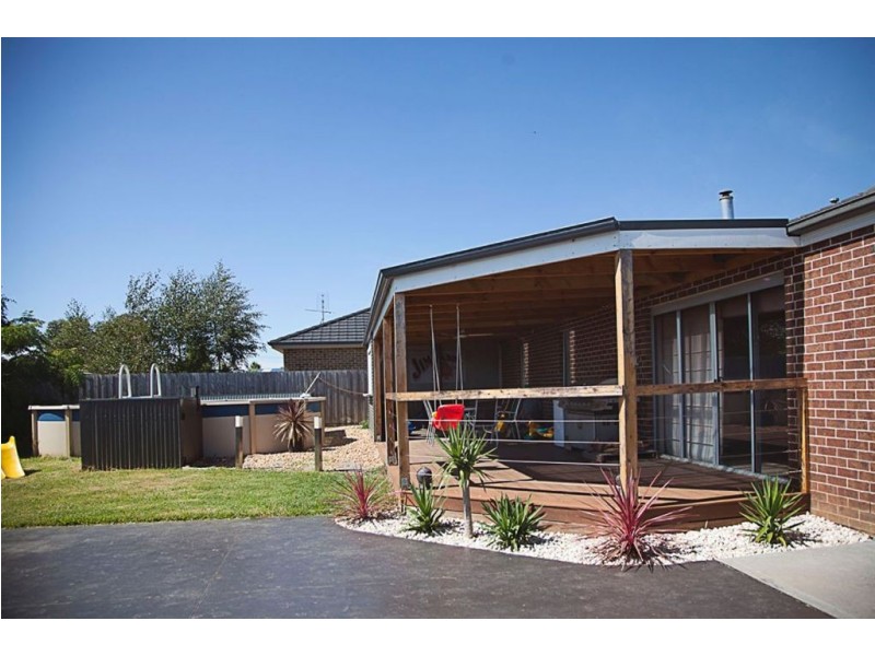 37 Davey Drive, Drouin VIC 3818