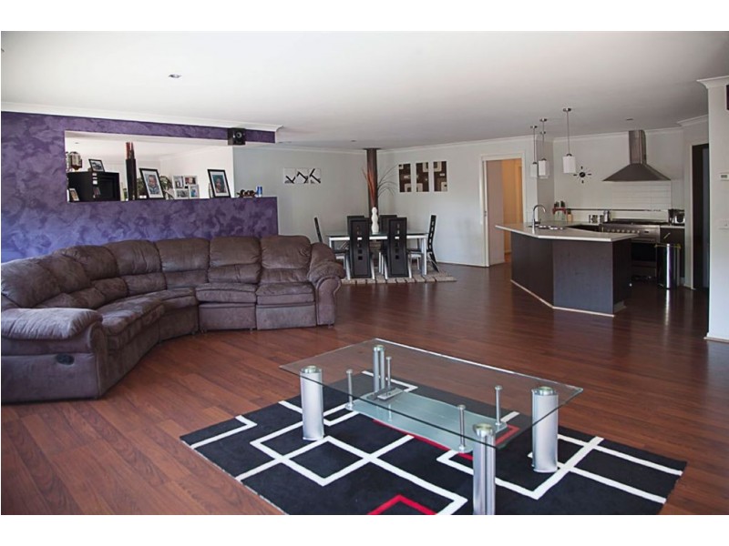 37 Davey Drive, Drouin VIC 3818