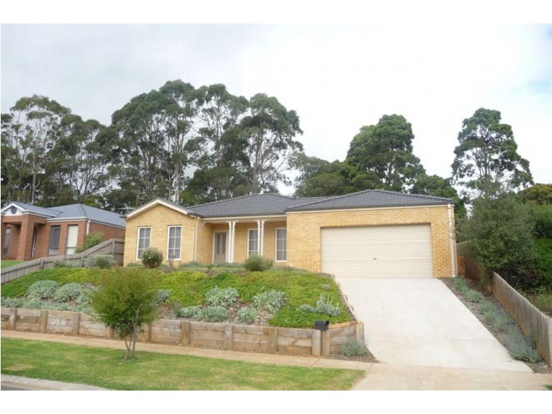 4 Claudia Crescent, Drouin VIC 3818