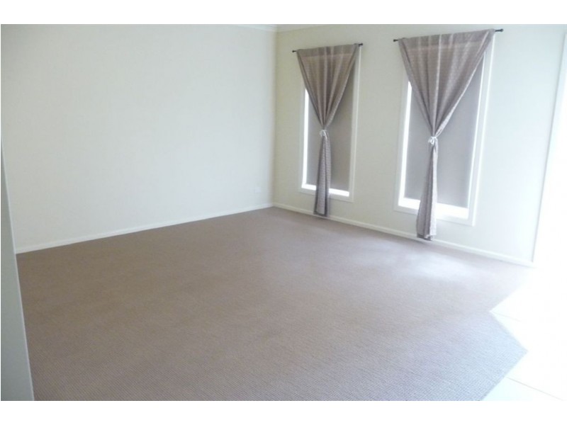 4 Claudia Crescent, Drouin VIC 3818