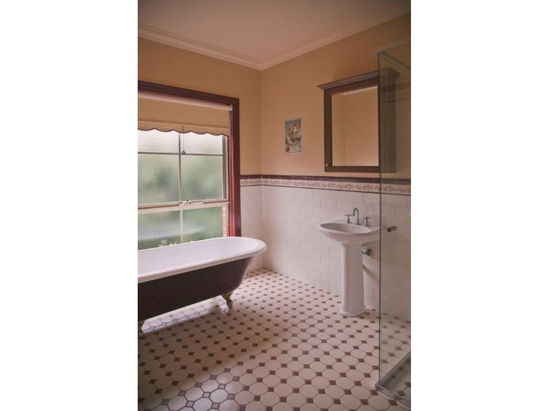 13 Millennium Court, Drouin VIC 3818