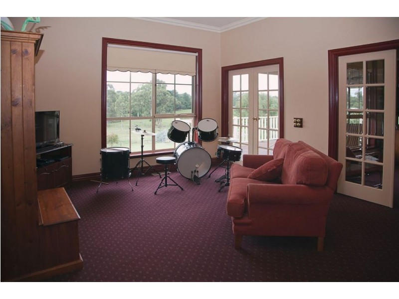 13 Millennium Court, Drouin VIC 3818