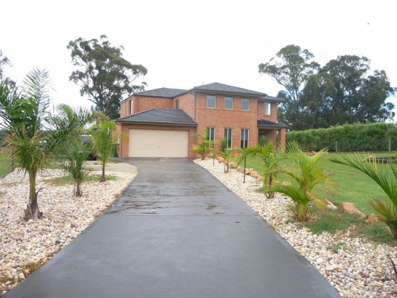 28 Kamanari Court, Drouin VIC 3818