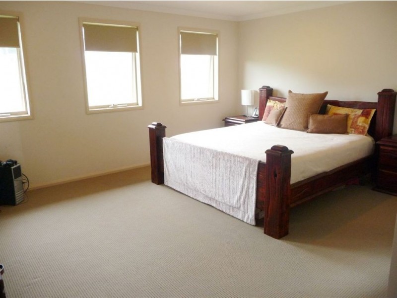 28 Kamanari Court, Drouin VIC 3818