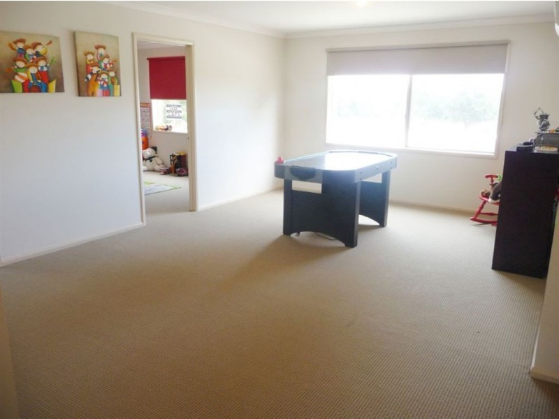 28 Kamanari Court, Drouin VIC 3818