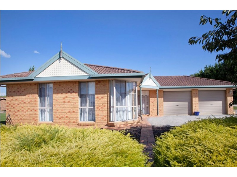 20 Fairway Drive, Drouin VIC 3818