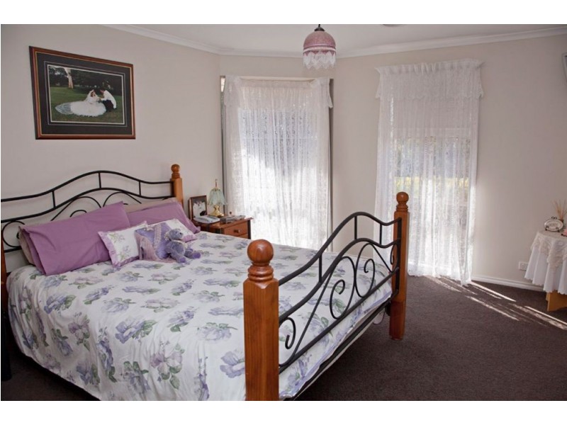 20 Fairway Drive, Drouin VIC 3818