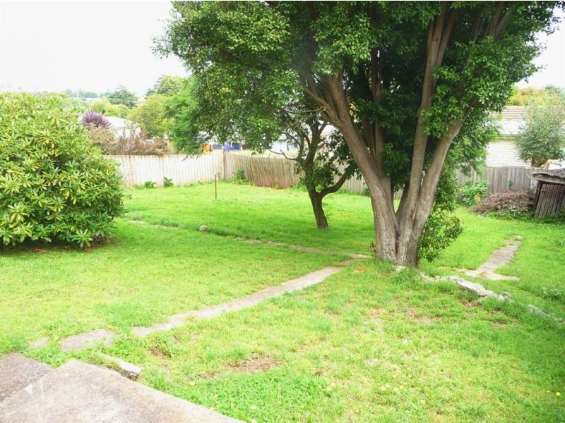 18 Railway Avenue, Drouin VIC 3818