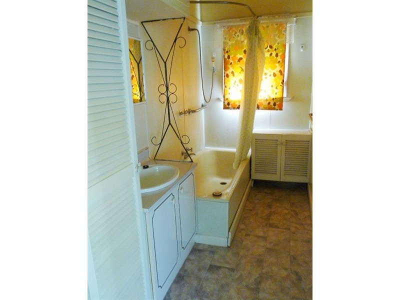 18 Railway Avenue, Drouin VIC 3818