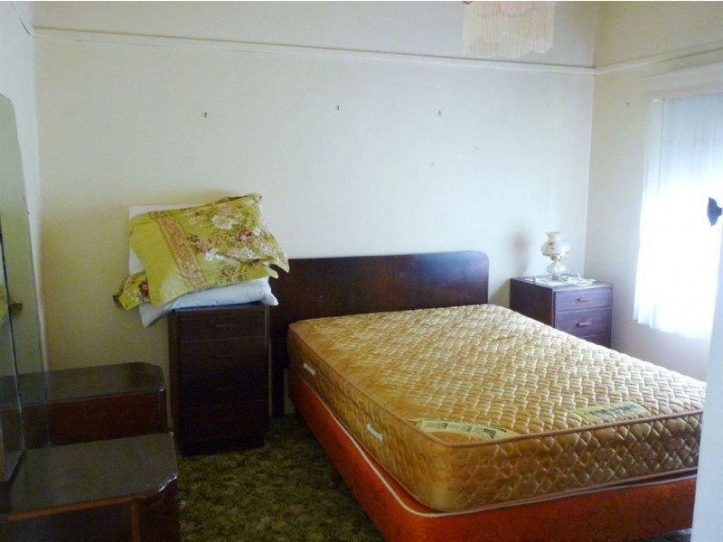 18 Railway Avenue, Drouin VIC 3818