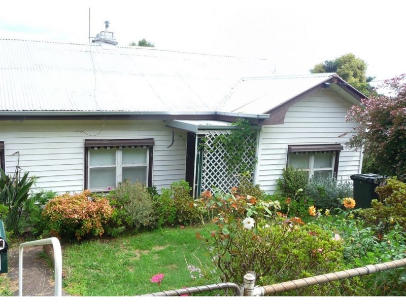 18 Railway Avenue, Drouin VIC 3818