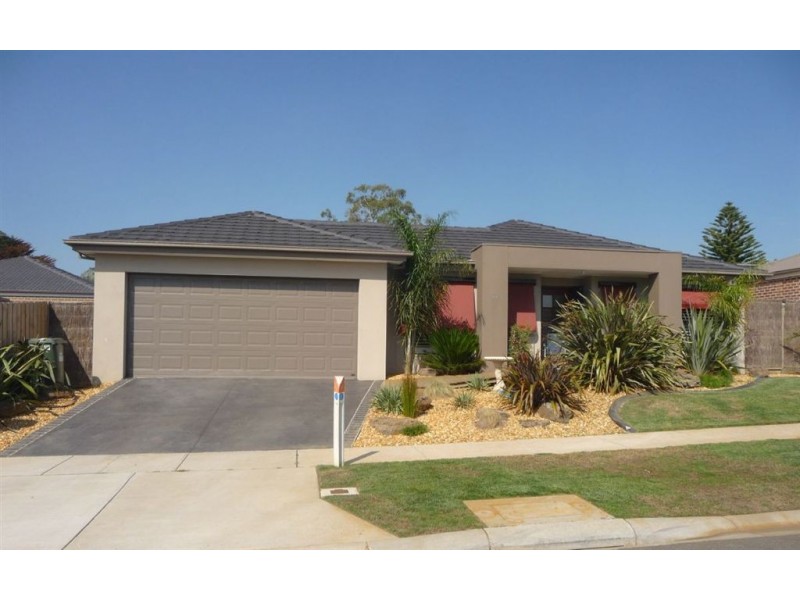24 Rivendale Crescent, Drouin VIC 3818