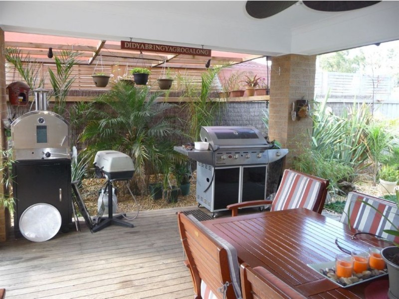 24 Rivendale Crescent, Drouin VIC 3818