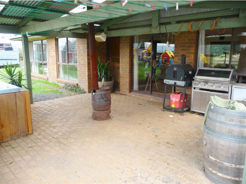 42 Pedders Street, Darnum VIC 3822