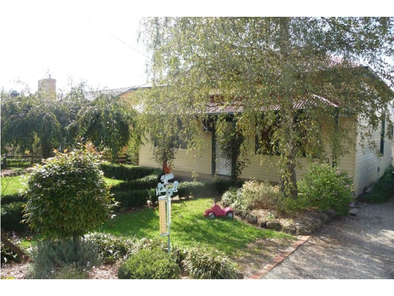 17 Lardner Road, Drouin VIC 3818