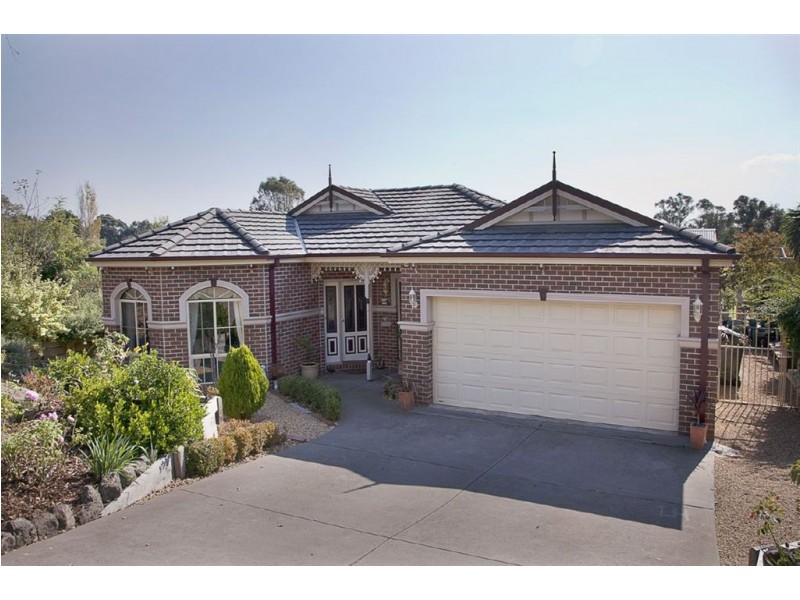 2 Lindenell Drive, Drouin VIC 3818
