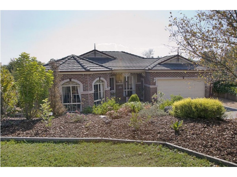2 Lindenell Drive, Drouin VIC 3818