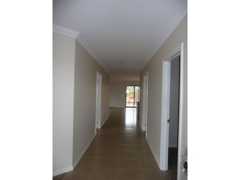 6 Kensington Square, Drouin VIC 3818