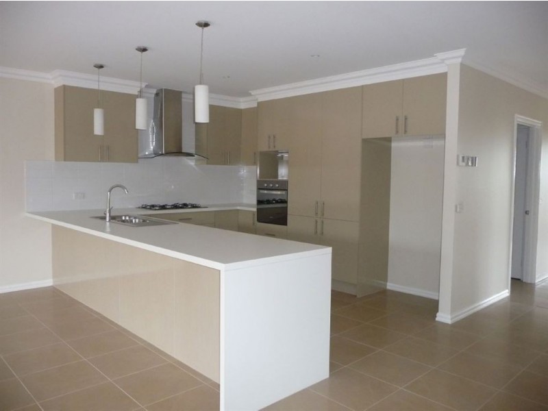 6 Kensington Square, Drouin VIC 3818