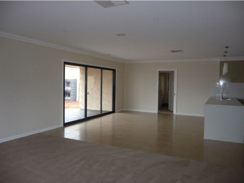 6 Kensington Square, Drouin VIC 3818