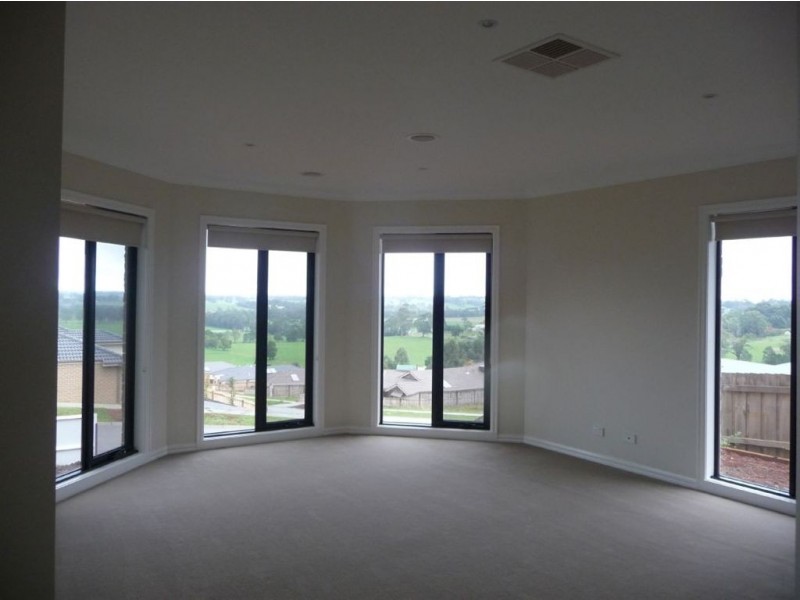 6 Kensington Square, Drouin VIC 3818