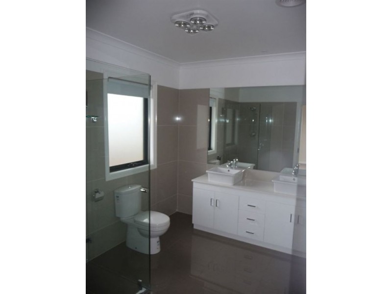 6 Kensington Square, Drouin VIC 3818