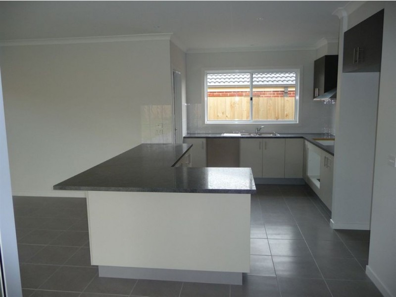 4 Maple Place, Drouin VIC 3818