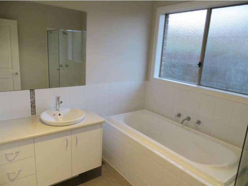 44 Kensington Square, Drouin VIC 3818