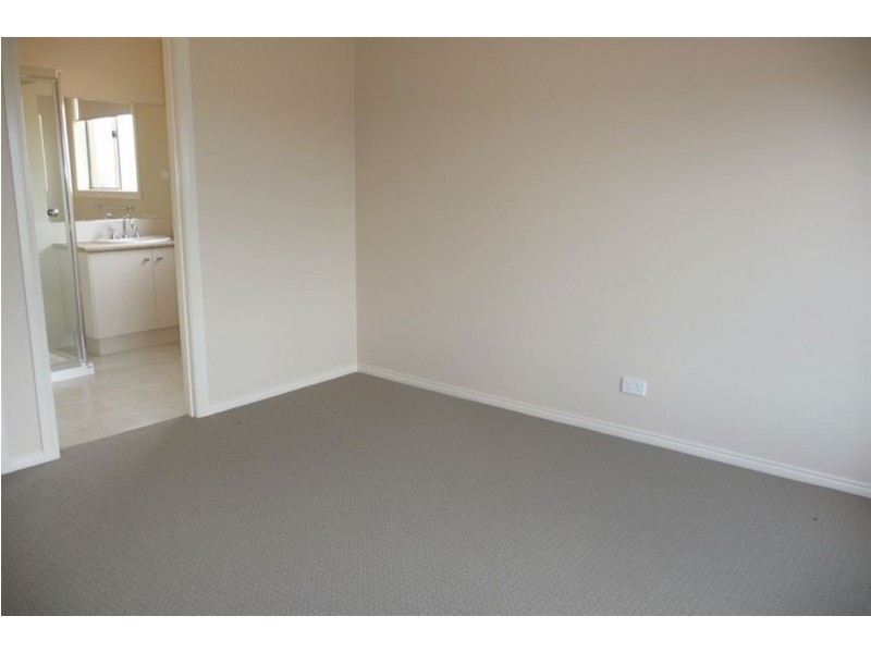 13 Wordsworth Court, Drouin VIC 3818