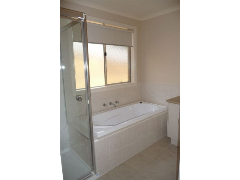 13 Wordsworth Court, Drouin VIC 3818