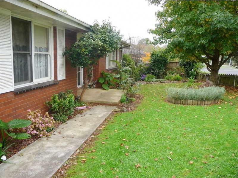 27 Main Road, Neerim South VIC 3831