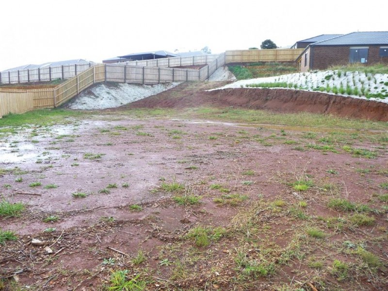 4 Greyfriars Way, Drouin VIC 3818